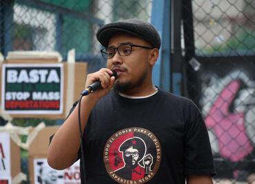 Protestan pacíficamente en embajada de EU en la CDMX; "ningún ser humano es ilegal", expresan