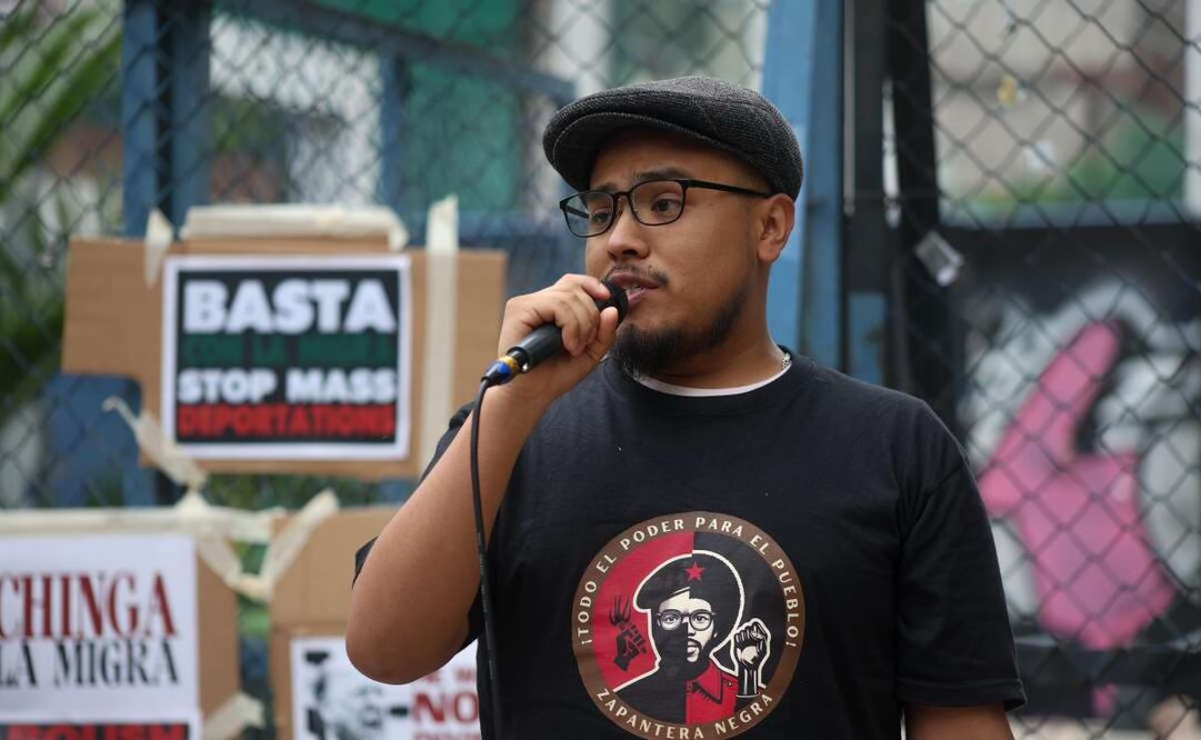 Micrófono abierto para denunciar redadas a migrantes en la Embajada de Estados Unidos en México. Foto: Fernanda Zamora/ EL UNIVERSAL