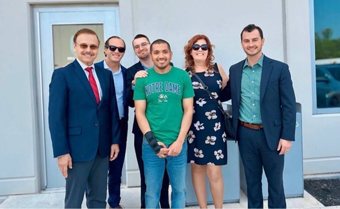 Anthony Bedolla y la Escuela de Derecho de la Universidad de Notre Dame. Foto: Especial