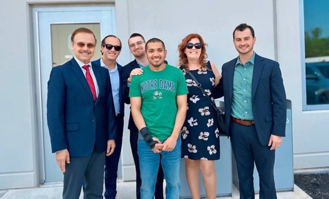 Anthony Bedolla y la Escuela de Derecho de la Universidad de Notre Dame. Foto: Especial