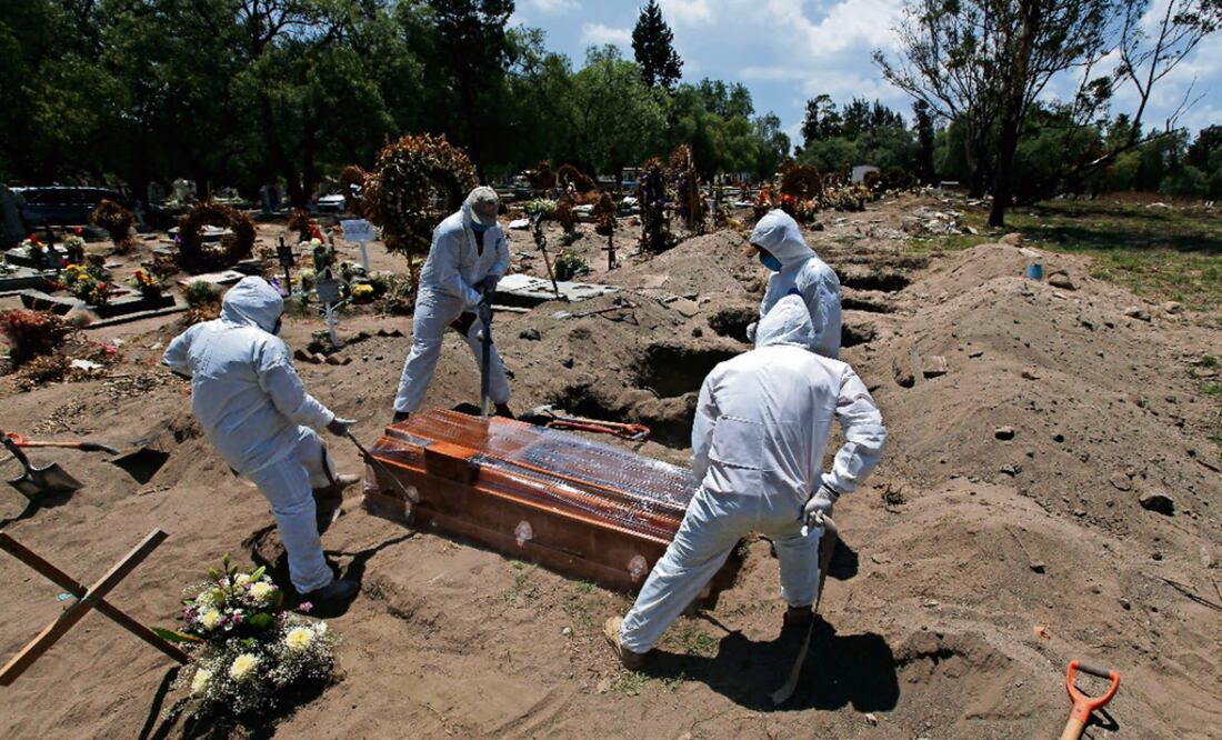 In Mexico City, the media denounced and documented an underreporting factor concerning COVID19 deaths — Photo: Marco Ugarte/AP