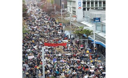 Neozelandeses marchan en solidaridad con las protestas por la muerte de Floyd