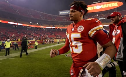 Chiefs vencen a los campeones Rams y reiteran su dominio en AFC en semana 12