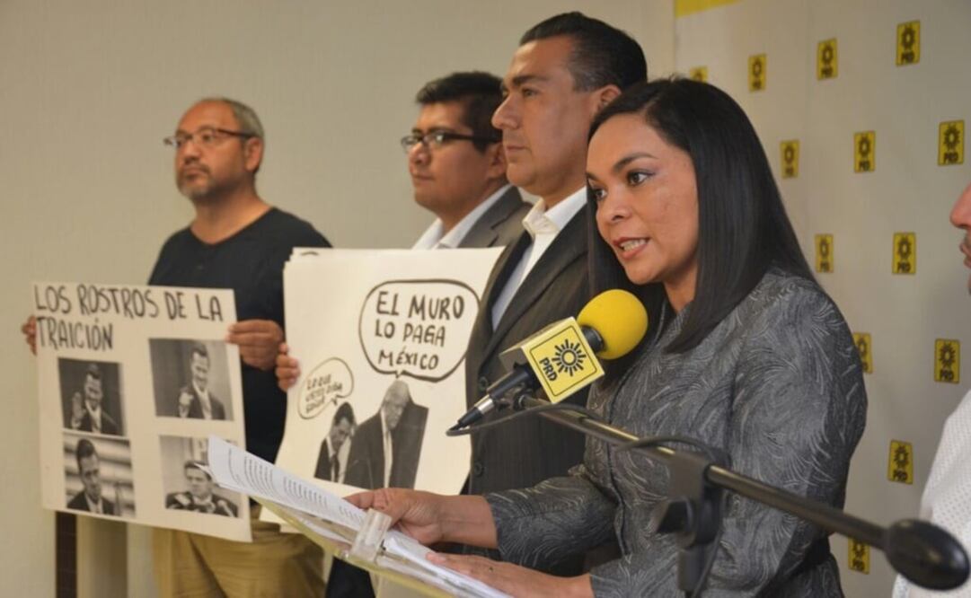 La secretaria general del PRD, Beatriz Mojica Morga, informó que el oficio de denuncia fue entregada al Congreso de la Unión. /Tomada de @Beatriz_Mojica