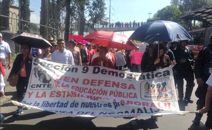 Contingente de maestros que salió de La Raza llega a Reforma