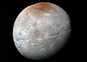 Hallan cañones y montañas en luna de Plutón