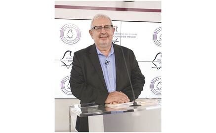 Rascón defiende propuestas ; académicos lo respaldan