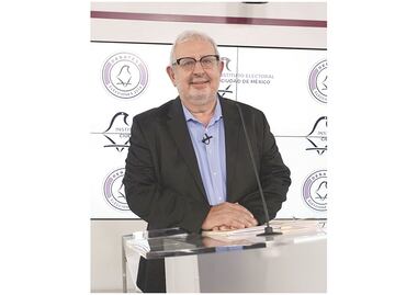 Rascón defiende propuestas ; académicos lo respaldan