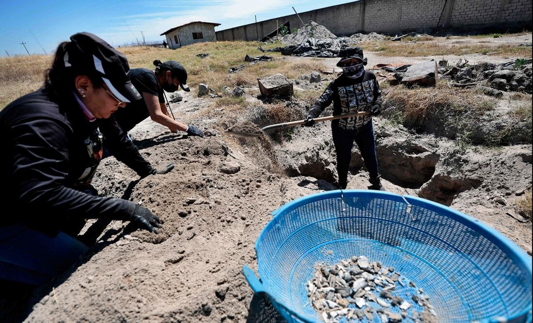 Autoridades federales y estatales realizan investigaciones en el Rancho Izaguirre en donde fueron encontrados restos humanos y cientos de pertenencias de personas en Teuchitlán, Jalisco, el 12 de marzo de 2025. Foto: AFP