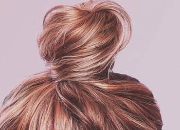 Tendencia a la vista: el moño alto es el peinado que te salvará del calor