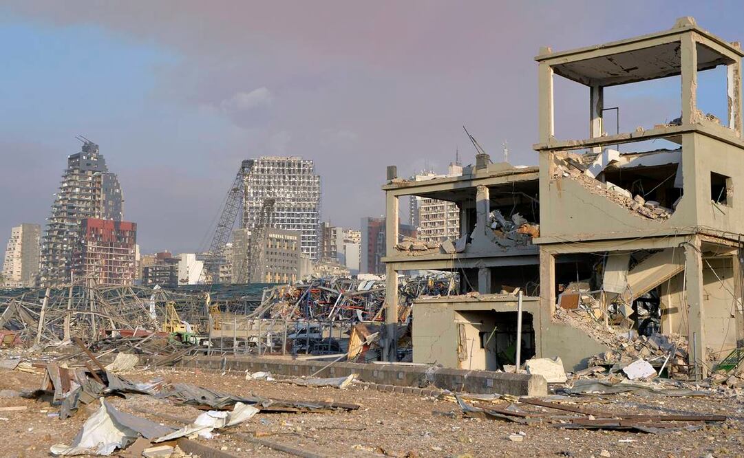 Dos violentas explosiones en el puerto de Beirut dejaron este martes al menos 73 muertos y 3 mil 700 heridos  (Foto: EFE)