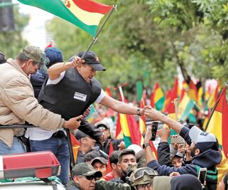 Bolivia, acéfala tras la dimisión de Evo Morales