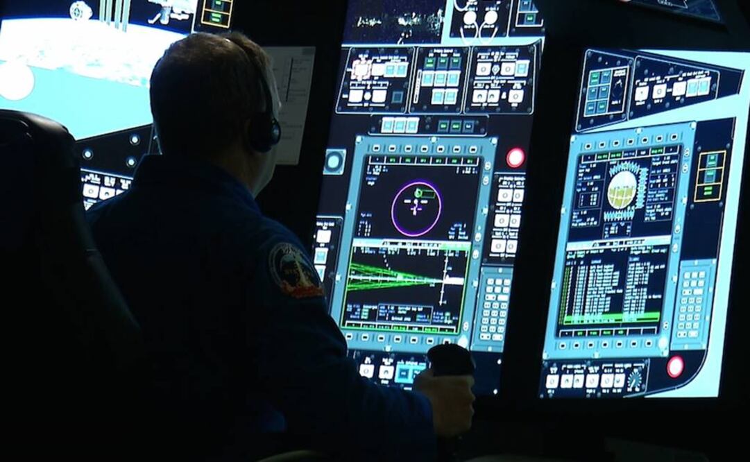 Los astronautas Eric Boe y Sunita Williams utilizaron el martes simuladores para practicar el acoplamiento de la nave Starliner CST-100 de Boeing Co. en la estación espacial. Foto: AP