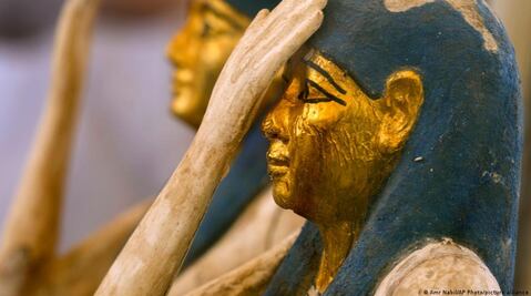 Descubren 250 sarcófagos y 150 estatuas de dioses del antiguo Egipto