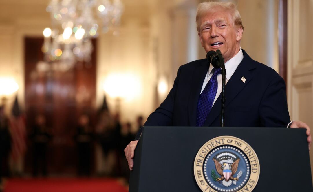 El presidente Donald Trump habla durante un evento en el Salón este de la Casa Blanca en Washington, DC, Estados Unidos, 29 de enero de 2025. La Ley Laken Riley es el primer proyecto de ley firmado por el presidente Trump en su nueva administración, que lleva el nombre de un estudiante de enfermería asesinado en Georgia y requeriría la detención de inmigrantes no autorizados que han sido acusados de robo y delitos violentos. Foto: EFE