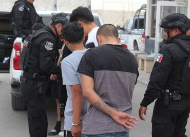 Detienen en Huixtla, Chiapas a dos presuntos traficantes; rescatan a 50 migrantes extorsionados