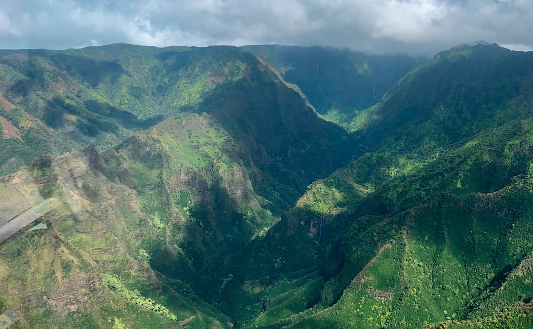 Vista aérea de una zona cercana a la costa de Na Pali, el 17 de diciembre de 2019, en la isla de Kauai, Hawái. Foto: AP