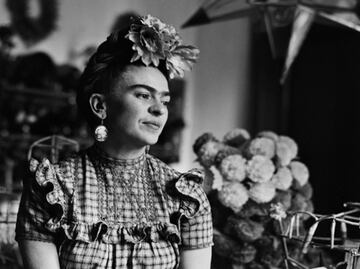 Frida Kahlo Corporation launches makeup line