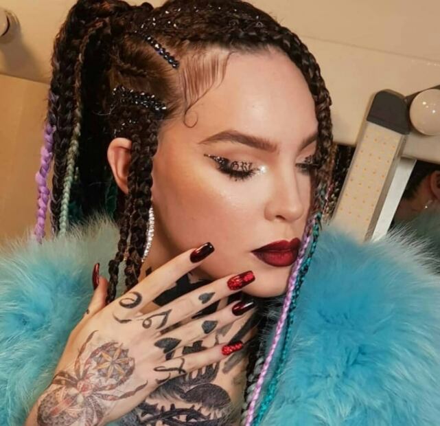 Belinda impacta con tatuajes en todo el cuerpo