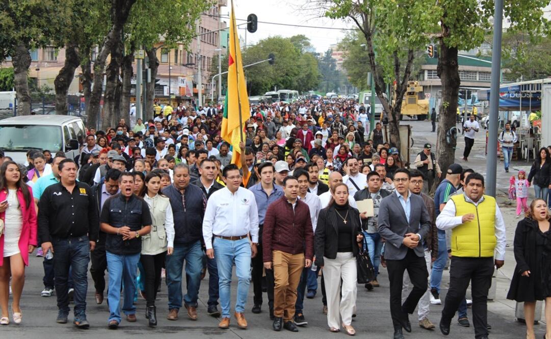 Un grupo de perredistas acudió hoy a la Plaza Tlaxcoaque, donde el legislador federal rindió un informe de labores. /Tomada de Twitter