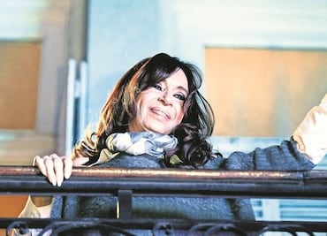 Citan a declarar a Cristina Fernández por atentado en 1994