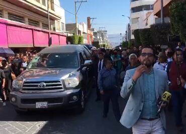 Cortejo fúnebre de Miguel Barbosa parte al panteón de Tehuacán