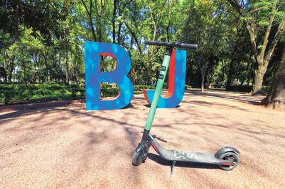 Plantean arresto por estorbar con scooters