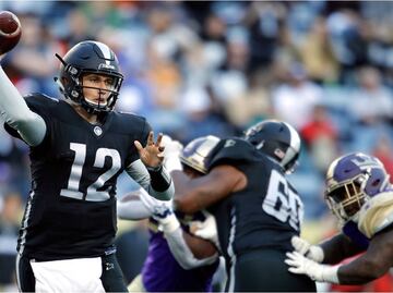 Los Ángeles Rams fichan al QB mexicano Luis Pérez