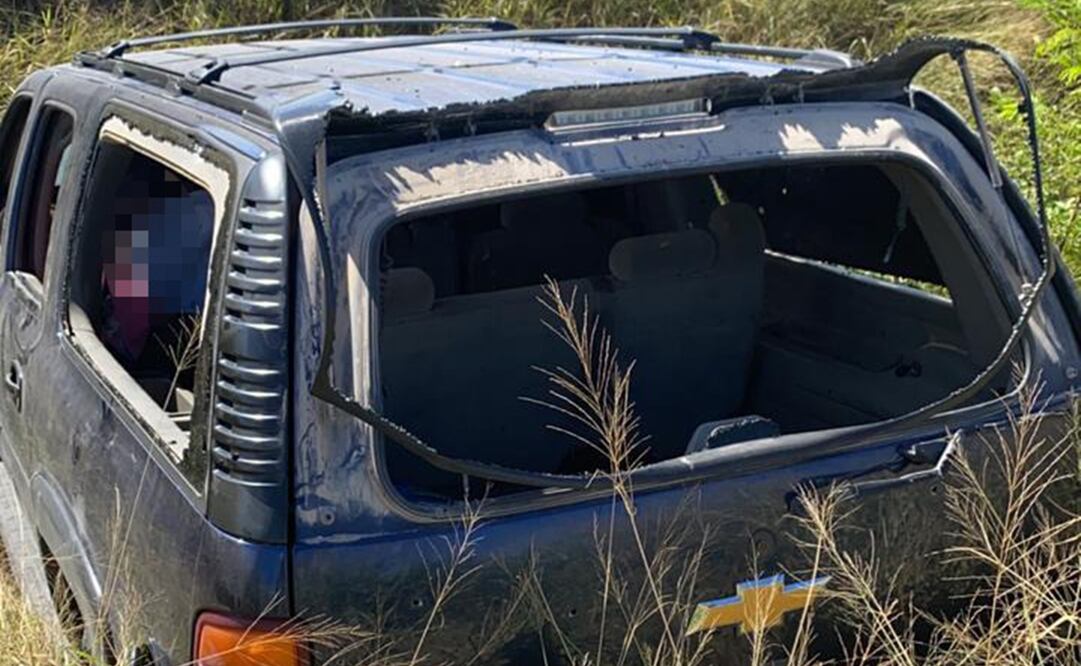 La camioneta con los agresores salió de la carretera, quedando sin vida sus cuatro tripulantes. Foto: Especial
