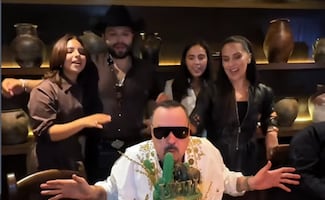 A ritmo de música mexicana Ángela Aguilar y Christian Nodal le cantan a Pepe Aguilar en su cumpleaños