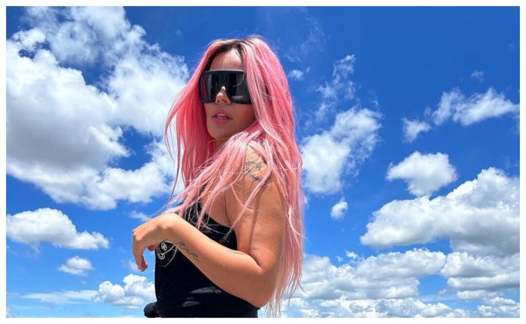 Te sorprenderá el look en minifalda y plataformas de Karol G. Imagen: Instagram Karol G