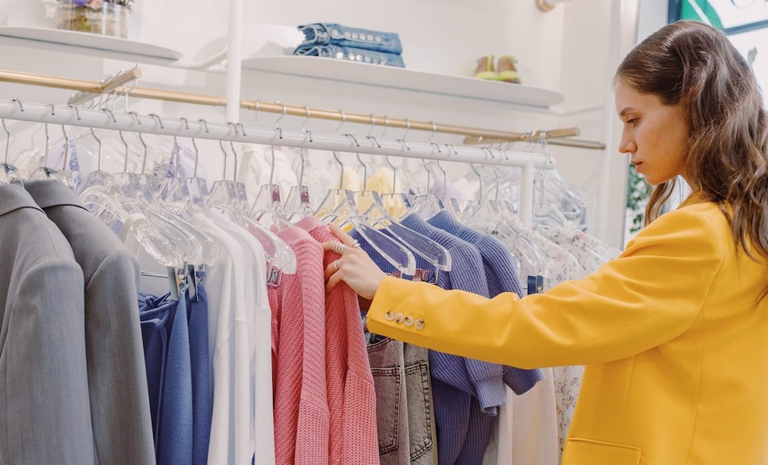 Algunos tips de estilo pueden ayudar a disimular las caderas anchas / Foto: Pexels