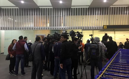 Peña Nieto se reúne en el AICM con migrantes deportados