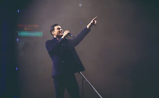 Carlos Rivera se deshace de amor en la Plaza de Toros México 