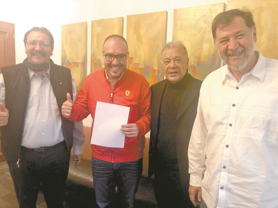 El diputado Mauricio Toledo (de rojo) agradeció a los líderes del PT por su afiliación al partido. Foto: TOMADA DE TWITTER