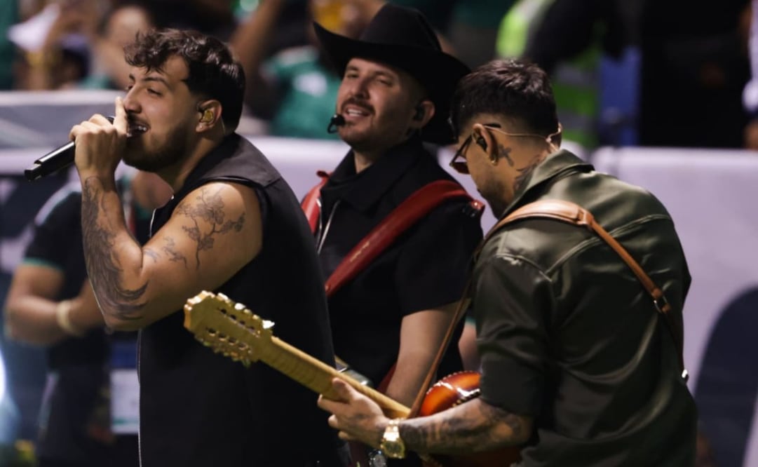 Grupo Frontera cantando en el medio tiempo del partido amistoso México vs Ghana, estadio Cuauhtémoc, Puebla. Foto: Carlos Mejía / EL UNIVERSAL