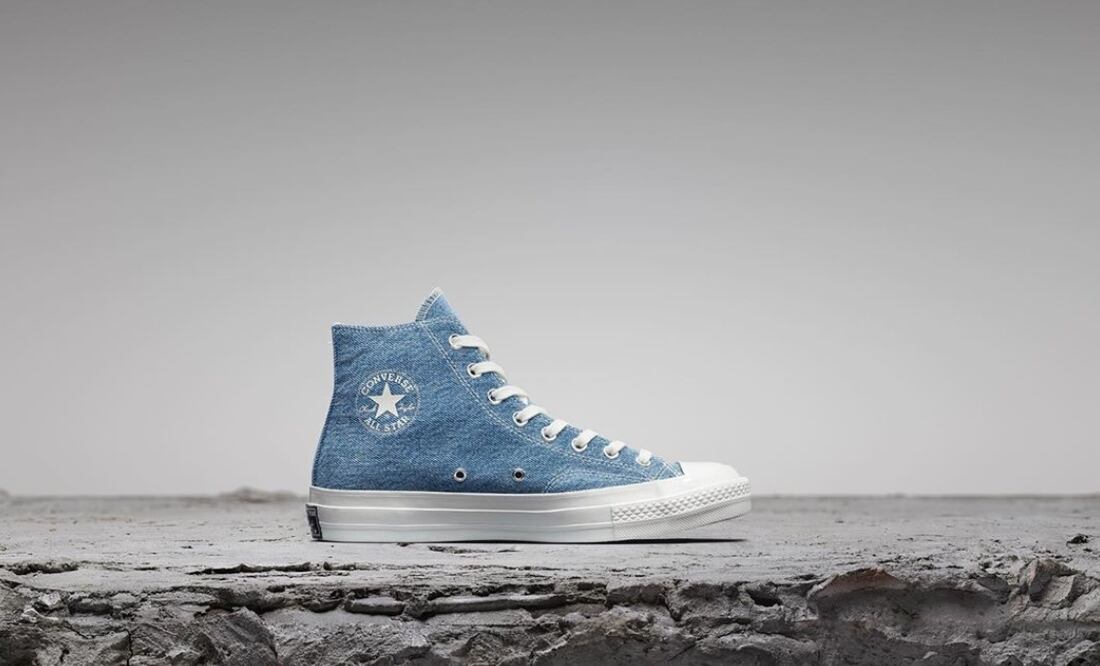 Los tenis están creados a base de pantalones de segunda Foto: Instagram