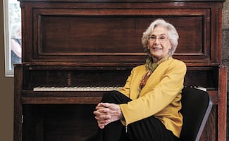 Rosita Arenas sale del “sótano” a los 93 años para recibir su Ariel