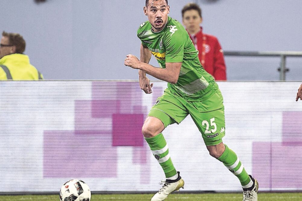 Timothée Kolodziejczak, defensa francés de 25 años (ESPECIAL)