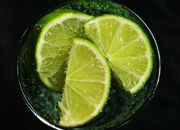 ¿Para qué sirve agua mineral con limón?