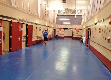 Ven bases militares mejor para niños migrantes que jaulas