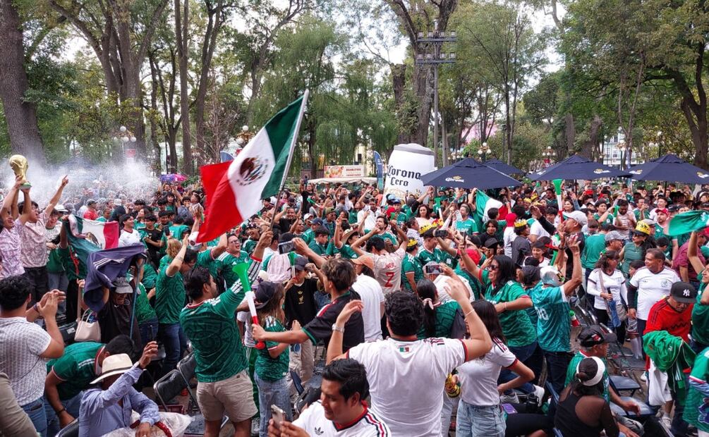 La euforia futbolera alcanzó su punto más alto durante las jugadas ofensivas del conjunto mexicano. | Foto: Especial.