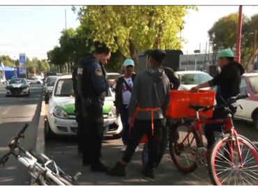 ¡Le roban 70 mil pesos en CDMX! Hombre resulta lesionado con dos disparos al salir del banco