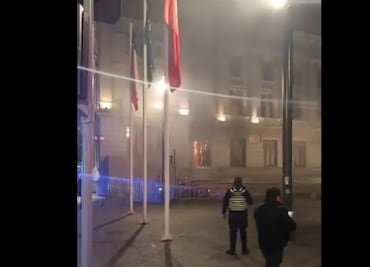 Incendio afecta al Palacio de los Tribunales en la capital de Chile