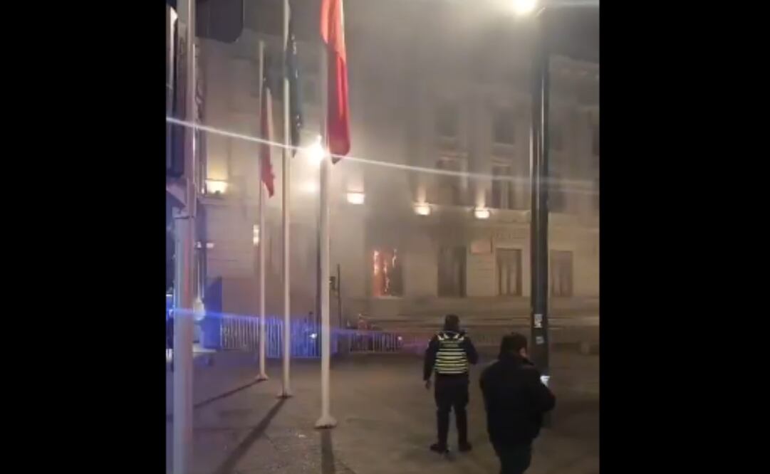 Un incendio se desató esta tarde en el llamado Palacio de los Tribunales en la capital de Chile, que incluye a la Corte Suprema, informan medios nacionales. Foto: Captura de imagen