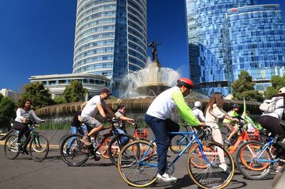 Metrobús alerta por cierre de estaciones debido al Paseo Dominical en Reforma