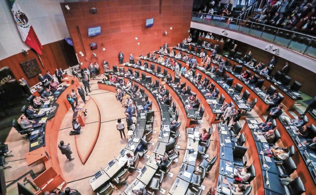La oposición en el Senado indicó que el Presidente debe asumir el desempeño de cada comisionado de la CRE. Foto: DIEGO SIMÓN SÁNCHEZ. EL UNIVERSAL