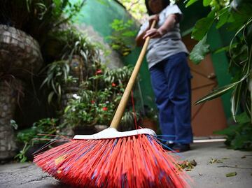 Suman trabajadores domésticos remunerados 2.5 millones en México