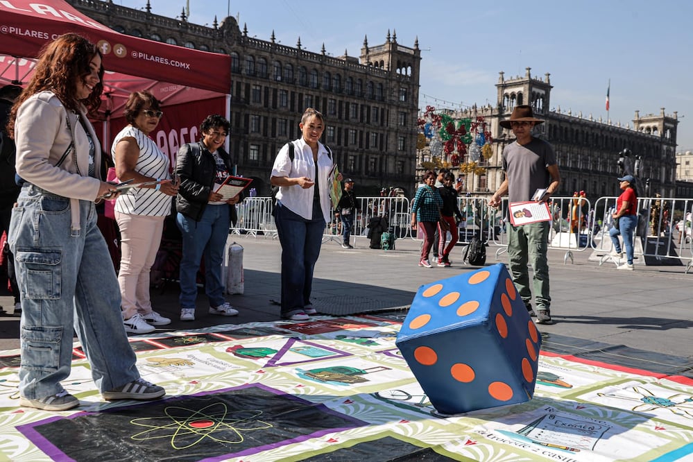 Así se vive el “Zócalo de las ciencias” en la Plaza de la Constitución. (Foto: Gabriel Pano/ EL UNIVERSAL)