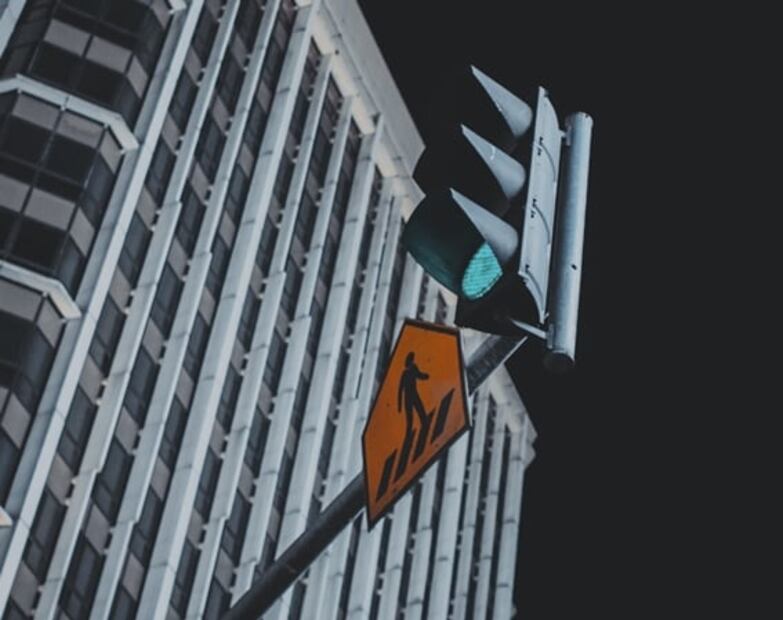 Estas son las sanciones por no respetar las señales de tránsito